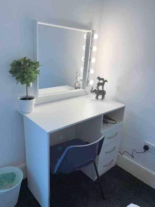 Homely 3 Bed Town House In Coventry City Centre Экстерьер фото