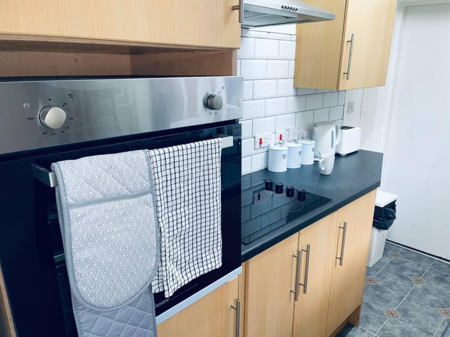 Homely 3 Bed Town House In Coventry City Centre Экстерьер фото